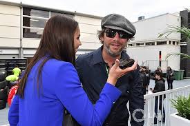 Lehet fűnyírót vezetni inkognitóban, de nem egy hétmillió eurós versenyautót. Raikkonen Felesege Es Jamiroquai