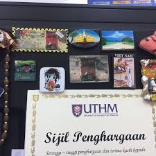 Mencari logo yang bersesuaian dengan sijil. Photos At Bursary Office Uthm Parit Raja Johor