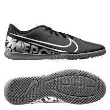 Chez sports aventure, on privilégie le confort et la qualité pour chacune de vos activités, afin de protéger. Pin On The Role Of Football Boots