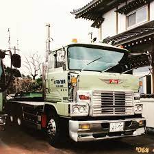 地元の会社の ハイキャブ hh 日野 今は居ない 嫁いで行った ドルヒンバンパーの hh お洒落なスクリーン 今は黄色にオールペン 黒煙番長 岩ナンバー 古いトラック 日野 自動車 トラクタ