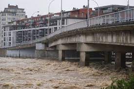 Liège can be considered the cultural capital of wallonia, even though namur is the official capital, and charleroi is marginally bigger. Zthwbb23icepqm
