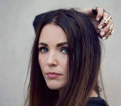 Dessutom får hon hjälp av en vän att sköta vardagliga sysslor som att betala räkningar. Miriam Bryant Har Koll Pa Laget Periodvis Lokalnytt Se