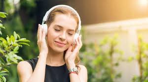 Onlyfans bru medeiros presenting the door with a beautiful