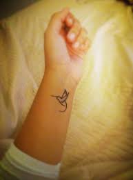56 Impossibly Pretty And Understated Tattoos Every Girl Will Fall In Love With Hummingbird Tattoos Tattoos Creative Tattoos