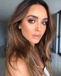Lisa Potter Dixon Shares Her Ultimate Guide For How To Apply Makeup She Takes Us Through S Gorgeous Wedding Makeup Amazing Wedding Makeup Natural Glow Makeup