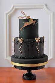 Ôfauria is a 100% online pastry shop delivering in montreal, laval and its surroundings. Elegant Christmas Cake Christmas Cake Decorations Christmas Themed Cake Christmas Cake Designs