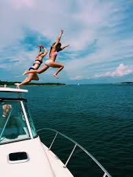 Summer nights and friends, enjoying the warm summer breeze just brings joy to your heart. Arantzatinoco Summer Friends Summer Vibes Summer Aesthetic