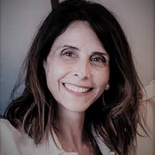 After seven years in London, I cleaned my desk, walked to Tottenham Court  Road station, took the photo below and did my last commute in London. Well,  never say never, but the