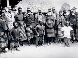 Damals wie heute ist unsere lilly ein schönes esstischsofa, das zum verweilen einlädt. Kolonial Synonym