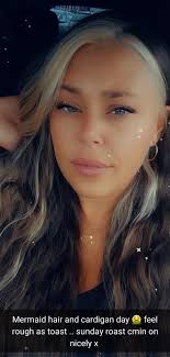 yes I'm obsessed with my hair thanks to the best 😘🥰@salonmusebykels  @salonmusevanisle Island people!!! You NEED salon muse in your life 😅💛