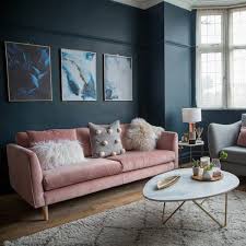 50 Wandfarben Ideen Furs Wohnzimmer Nach Den Neuesten Trends 2019 Rosa Sofa Wohnzimmerfarbe Wohnzimmer Design