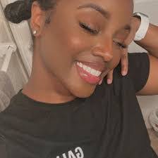 Lori Feazell's Instagram, Twitter & Facebook