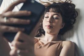 When parents should be concerned about teenage girls selfie-taking