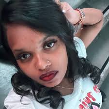 Holly Costello (@HollyCostelloxo)