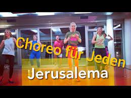 Tutorial für den sportunterricht & homeschooling jerusalema ist ein song aus südafrika, der die welt im. Jerusalema Einfache Tanzschritte Mit Jane Uhlig Line Dance Mit Leichten Tanzschritten Youtube