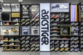 Foot Locker Times Square 6 Foot Locker Shoe Store Design Lockers
