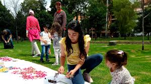 Esto podría incluir explorar el jardín, correr en el parque o disfrazarse. El Juego Al Aire Libre Como Vehiculo Para La Exploracion Primeros Pasos Revista Edu Co