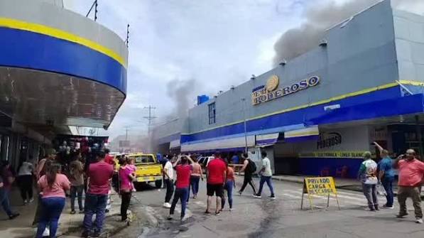 CAMCHI alerta sobre falta de agua tras incendio que afectó comercios en David