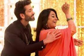 Keluarga oberoi yang disfungsional menghadapi situasi yang menantang dari waktu ke waktu dan terdiri dari ibu tirinya, kalyani prithviraj singh oberoi dan pada ibunya, desakan ibu kapoor, tia kembali dan dengan pinky, merencanakan untuk membatalkan pernikahan shivaay dengan anika. Ishqbaaz Actress Nikita Mukherjee Aka Pinky Blessed With Baby Girl