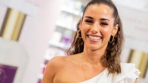 Ich hatte die ganze zeit stimmen im kopf, die meine richtige stimme zum schweigen brachte, erklärt die tochter von phil collins (69). Lily Collins Die Tochter Von Phil Collins Hat Sich Verlobt Stern De