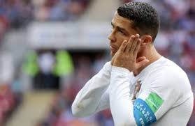 Et surtout une belle occasion pour le quintuple ballon d'or france football de briller et montrer qu'il n'est pas venu participer à sa quatrième coupe du monde pour faire de la figuration. Coupe Du Monde 2018 Portugal Cristiano Ronaldo Avance Presque Seul