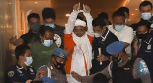 Kalau sidang lalu ada masalah, sekarang kami sudah membenahi, sudah terkoneksi dengan baik, ucap hakim. Hari Ini Habib Rizieq Cs Jalani Sidang Perdana Di Pn Jakarta Timur
