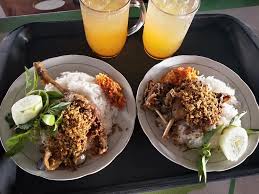 Cari produk baso & daging olahan lainnya lainnya di tokopedia. Bebek Sinjay Ada Apa Dengan Racikan Sambalnya Hingga Wisatawan Selalu Penasaran Zona Priangan