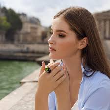 Louiza jewellery, designed in Paris, crafted in Italy.