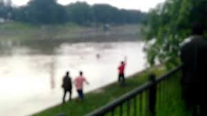 Sabtu, 6 februari 2021 15:16 wib. Detik Detik Ketemunya Korban Hanyut Di Banjir Kanal Barat Kota Semarang Youtube