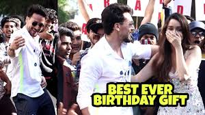 Her family including niece shraddha kapoor and nephew siddhanth. Shraddha Kapoor Best Ever Birthday Gift From Tiger Shroff Youtube