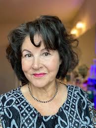 Lynn Ellison's Instagram, Twitter & Facebook