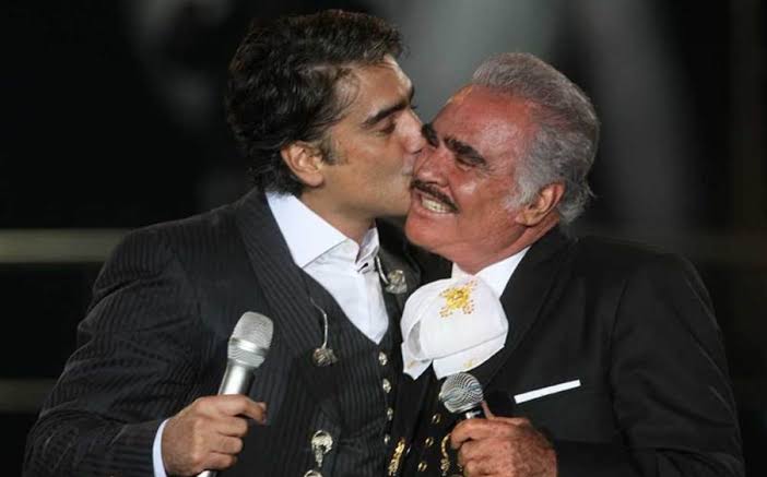 ¡No sólo es Alejandro! Ellos son todos los hijos de Vicente Fernández