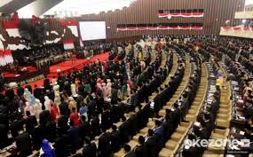 Pengalaman pribadi sebagai sumber cerita kemudian menguatkannya. Pemilihan Ketua Mpr Diharapkan Melalui Musyawarah Mufakat Okezone Nasional
