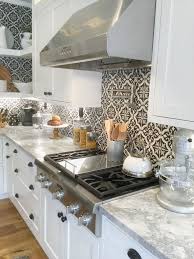 Super White Quartzite Countertop The Backsplash Is Merola Tile From Home Depot Called Baraga Cl Home Kitchens Farmhouse Style Kitchen Country Kitchen Farmhouse