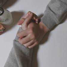  Pin By Kelly Latorre On Warmth Of Your Hands Cute Lesbian Couples Cute Couple Pictures Hand Photography