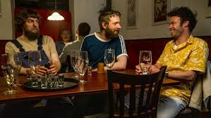 I nordjylland kæmper en minkavlerfamilie for at få deres farm til at løbe rundt. Minkavlerne Tv 2 S Stjernebesatte Komedieserie Er Bedst Nar Den Er Bestialsk Serie