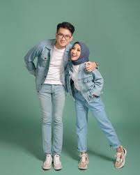 Konsep pertama yang dapat kita gunakan untuk proses foto prewedding yakni konsep hijab, saat ini konsep dengan menggunakan hijab sangatlah populer di kalangan masyarakat indonesia. Pin Di Best Photo Poses