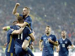 Sarajevo, 17 marzo 1986) è un calciatore bosniaco, attaccante della roma e della nazionale bosniaca, della quale è capitano. Edin Dzeko Puts Northern Ireland To The Sword As Bosnia Tighten Grip On Nations League Group The Independent The Independent