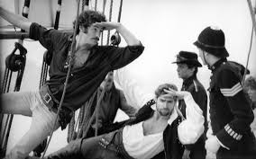 This pirates of penzance is primarily a historical document, part of the broadway theater archive television series. Treat Williams On Twitter Patrick Cassidy Just Sent This Of Kevin Kline And I As The Two Pirate Kings In Pirates Of Penzance Not At The Same Time Https T Co 331g1baiok