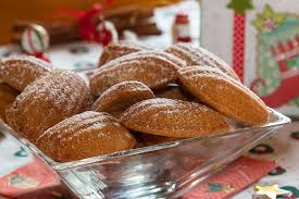 Des Madeleines Aux Epices De Noel Pour Apporter A Ce Petits Biscuits Moelleux Si Ce Cher Marcel Proust Une Saveur Alimentation Epices De Noel Biscuits Moelleux