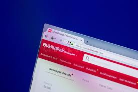 Kita bisa mengunduh aplikasi bukalapak untuk mulai belanja. Bukalapak Online Shopping Dev App On Smartphone Screen Bukalapak Is A Freeware Web Browser Developed By Pt Bukalapak Com Bekasi Editorial Photo Image Of Company Business 203842281