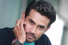 Pelakon popular, remy ishak dikhabarkan bakal melangsungkan pernikahan dengan ezza yusof pada pagi sabtu ini. Kesan Perceraian Remy Ishak Akhirnya Pulang Jumpa Bapa Hiburan Mstar