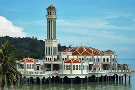 This floating mosque is located at tanjung bungah and had brilliance local and middle east architectural. Floating Mosque Toy Museum And 8 Other Must See Attractions In Penang 24seven To Anywhere