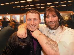Fordham, known affectionately as the viking, won the 2004 bdo world darts championship and the 1999 winmau world masters. Jeroen Heubach Rouwt Om Dood Van Vriend En Dartslegende Andy Fordham Heel Relaxte Kerel Enschede Tubantia Nl