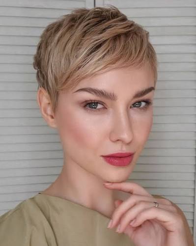 A chic pixie can make thin hair look fuller with its layered, textured design. Click the link in our bio to see how this trendy haircut can transform your fine hair. 🧚✨ #