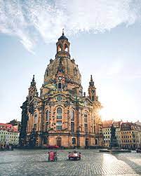 The dresden frauenkirche, a masterpiece of european architecture, was a central element of the city centre skyline for over 200 years. Frauenkirche Dresden In The Early Morning Architekturgeschichte Dresden Frauenkirche