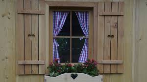 Daher müssen sie so gefertigt sein, dass sie widerstandsfähig gegen die naturgewalten sind und die. Fensterladen Selbst Bauen Tipps Und Tricks Focus De
