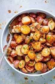 These mouthwatering smashed potatoes are tossed in a garlic butter mixture and baked until golden and crispy. Roasted Garlic Potatoes With Butter Parmesan Best Roasted Potatoes Eatwell101