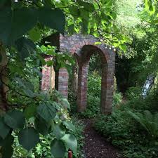 Unser Torbogen Aus Alten Abbruch Steinen Gemauert Alteziegesteine Oldbricks Garten Garden Meinschonergarten Mybeautyfulgarde Garten Torbogen Pflanzen