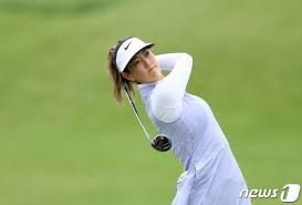 2005년 10월 14일 미국 여자 프로 골프 투어(lpga) 삼성 월드 챔피언십에 출전하면서 프로에 데뷔했다. Auoxtazeigbyam